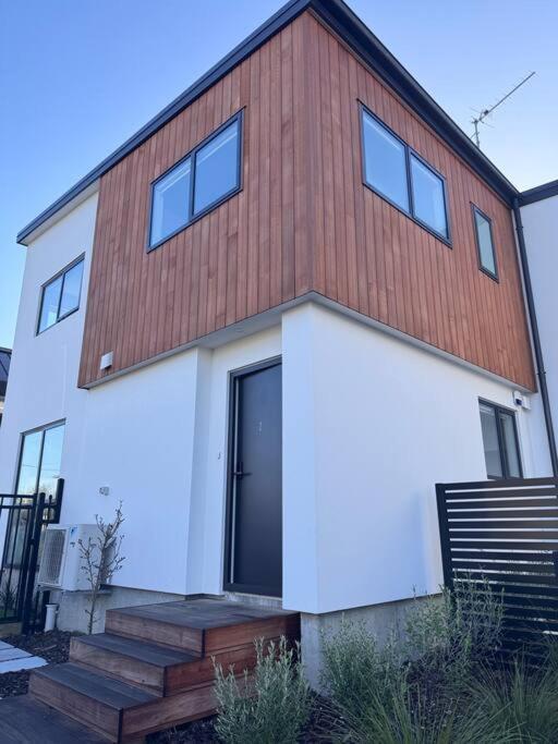 Cbd Luxury Parkside Living 2 Bedroom With Parking Christchurch Exterior photo